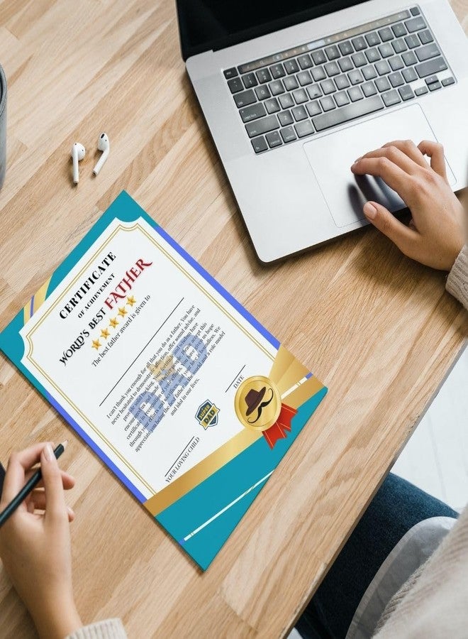 AanyaCentric بطاقة معايدة مطبوعة من AanyaCentric، مقاس A4 (8.3 × 11.7 بوصة)، تحمل شهادة "أفضل أب في العالم"، مناسبة لعيد ميلاد بابا أو أبي في يومه المميز - بدون إطار أو حافظة. - Image 4
